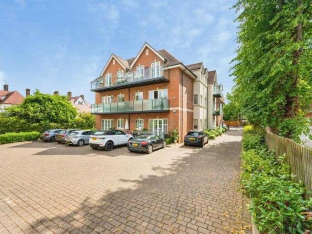 Apartment for sale in Connaught Park, Bushey
