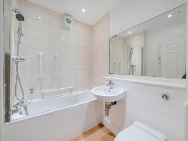 Apartment for sale in Kensal Town, Bayswater
