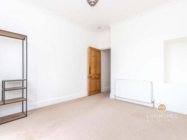Apartment for sale in Poole, Bournemouth, Christchurch and Poole