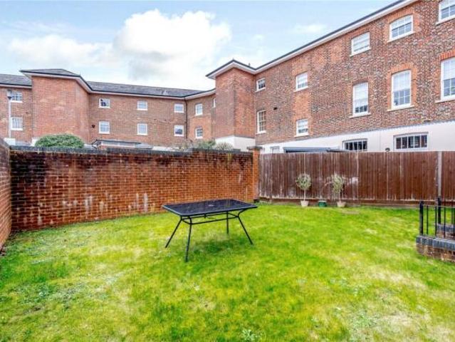 Apartment for sale in Fulflood, Hampshire