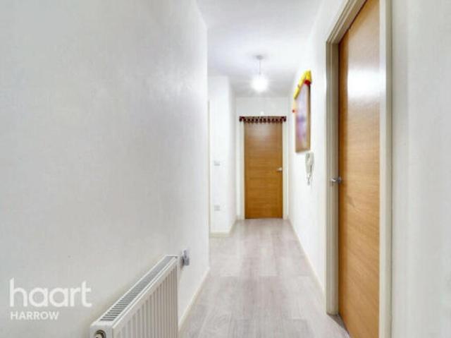 Apartment for sale in Alpine Place, Greater London