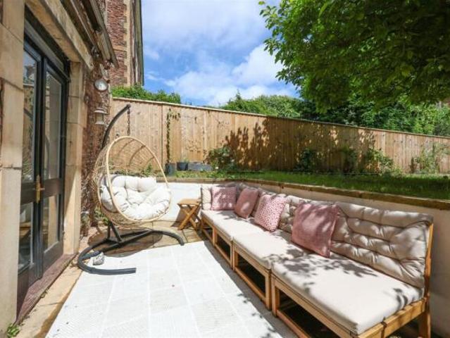 Apartment for sale in Pouchen End, Hertfordshire