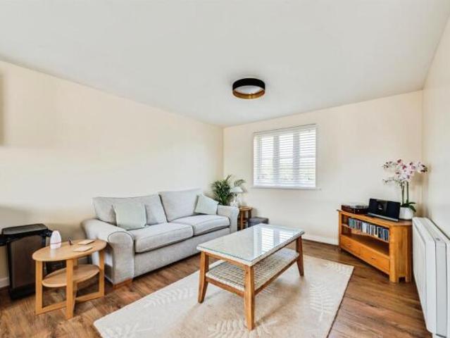 Apartment for sale in Swindon