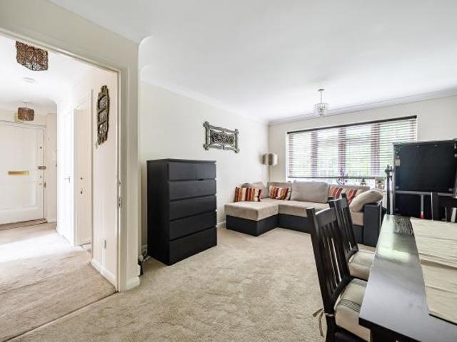 Apartment for sale in Slough