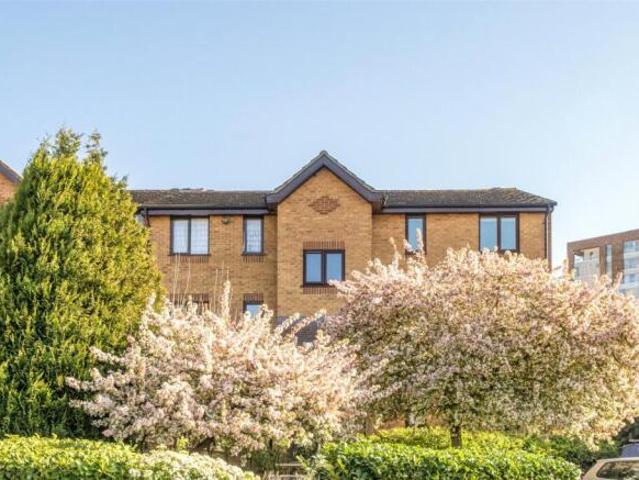 Apartment for sale in London Borough of Lewisham, Ladywell