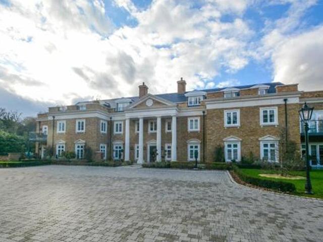 House for sale in Ascot