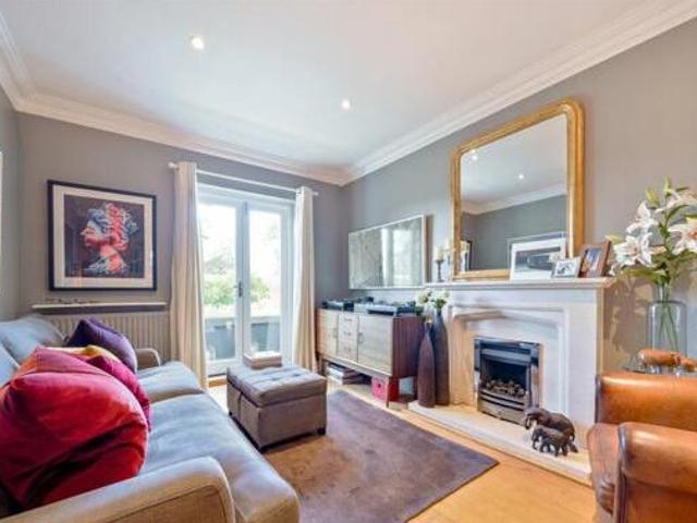 House for sale in Ascot