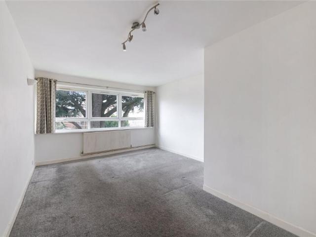 Apartment for sale in Addiscombe