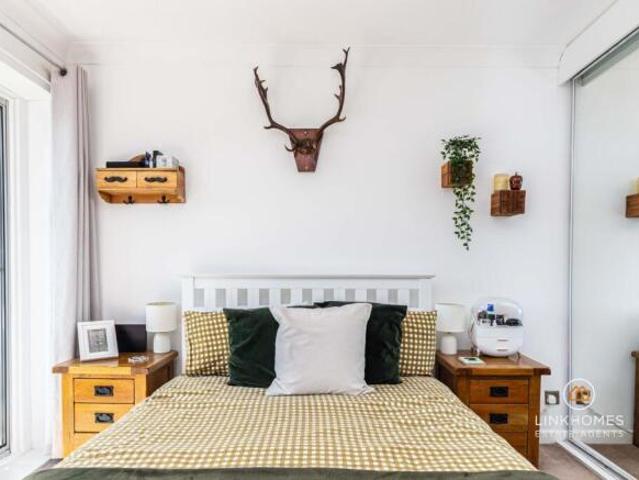 Apartment for sale in Poole