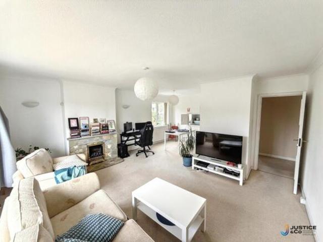 Apartment for sale in Worthing, West Sussex