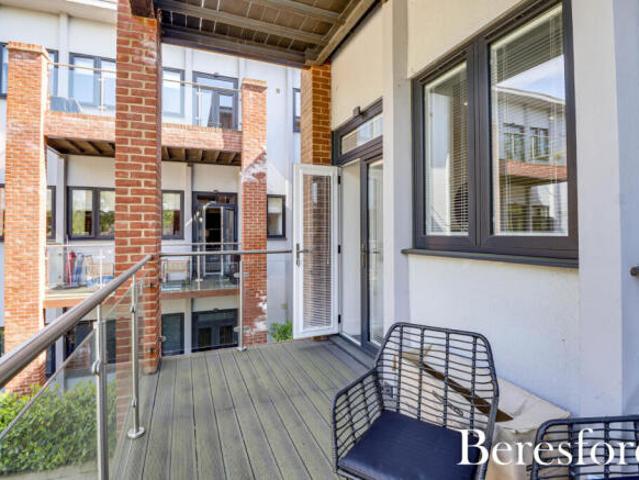 Apartment for sale in Pilgrims' Hatch, Navestock Side