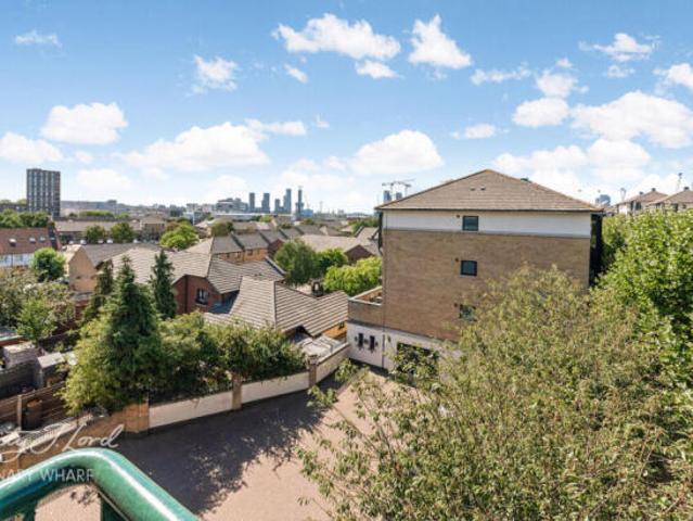 Apartment for sale in Cat Hill, England
