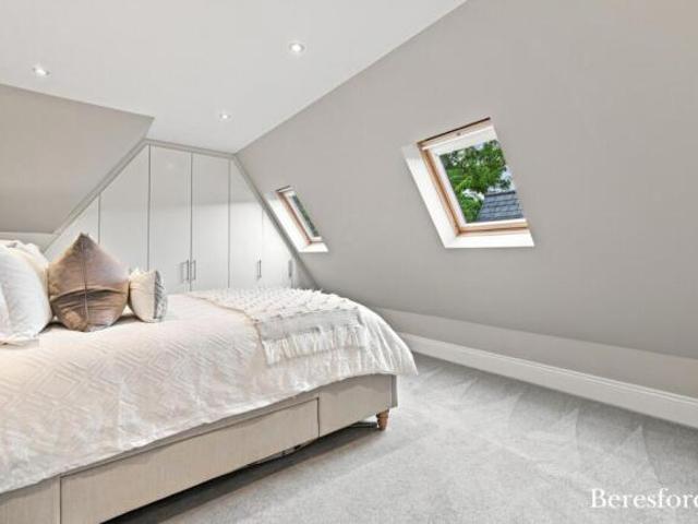 Apartment for sale in Navestock Side