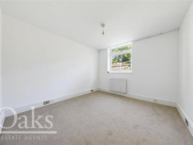 Apartment for sale in Streatham, Greater London