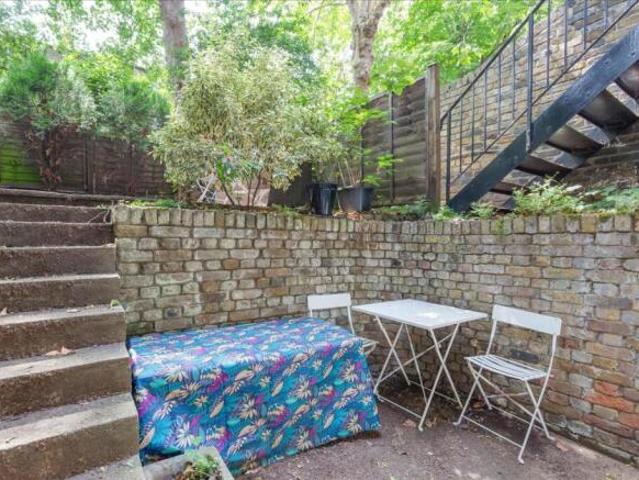 Apartment for sale in West Kensington, Greater London