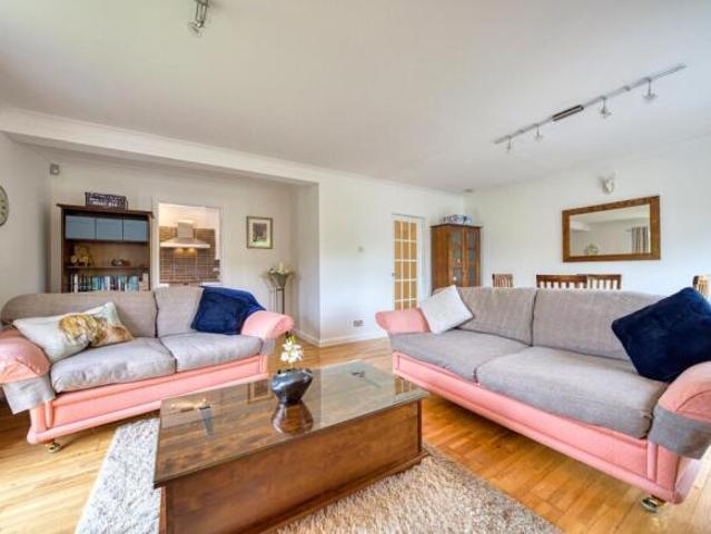 Apartment for sale in Milngavie, Scotland