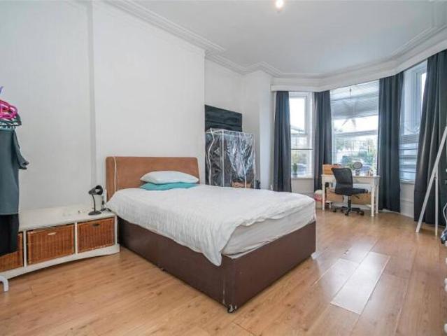 Apartment for sale in Cat Hill, England