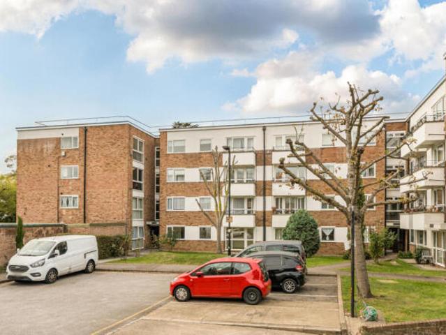 Apartment for sale in Greater London