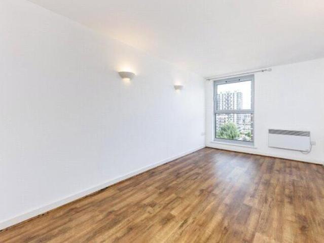 Apartment for sale in Cat Hill, England