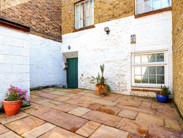 Apartment for sale in Midway, Kent