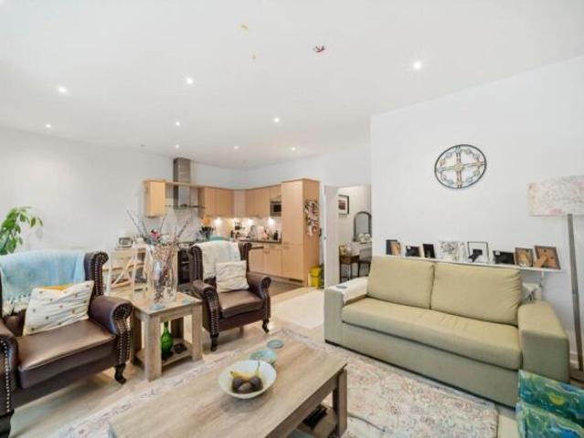 Apartment for sale in Barnes, Greater London