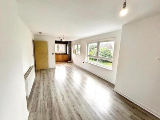 Apartment for sale in Carmyle, Scotland