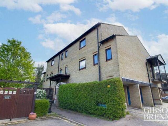 House for sale in Laindon, Essex