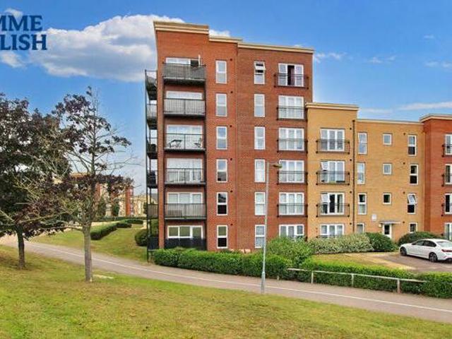 House for sale in Lee Chapel, Basildon