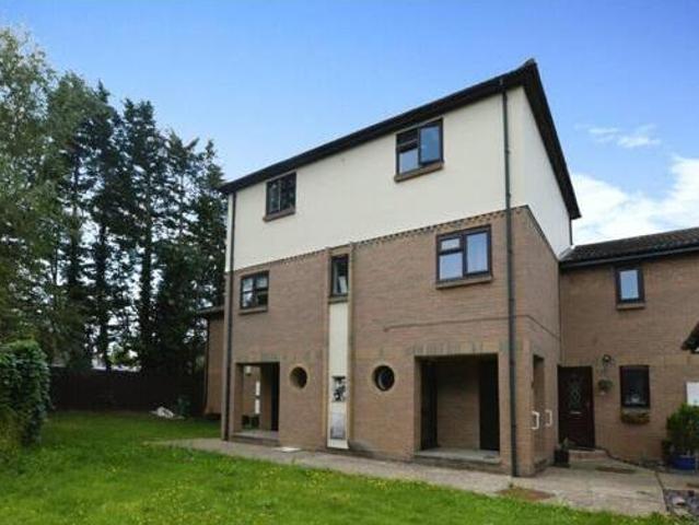 House for sale in Laindon, Essex