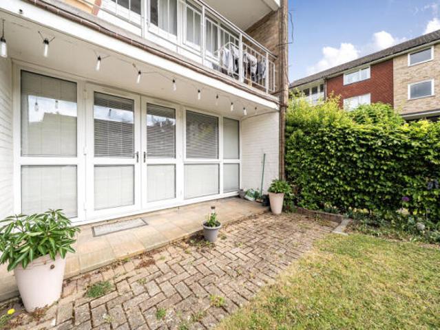 Apartment for sale in London Borough of Sutton, Greater London