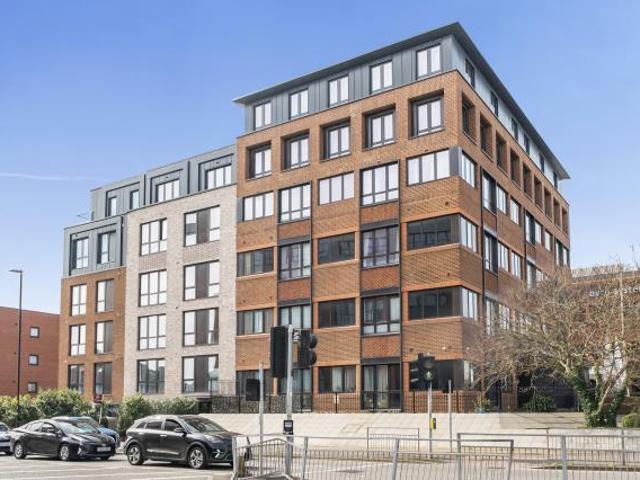Apartment for sale in Slough