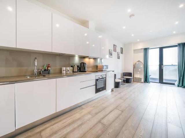 Apartment for sale in Chalvey, Slough