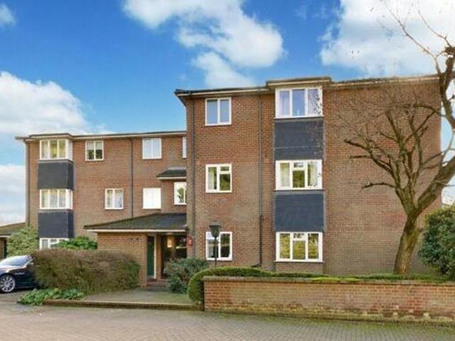 House for sale in Beaconsfield, Forty Green
