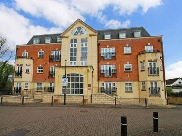 House for sale in Beaconsfield, Knotty Green