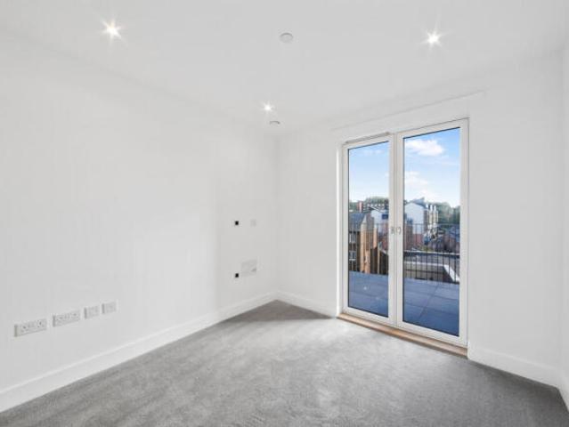 Apartment for sale in South Lambeth, Greater London