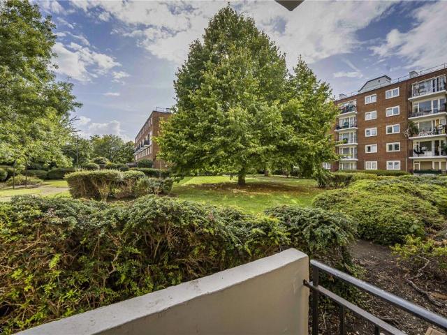 Apartment for sale in Battersea, Greater London