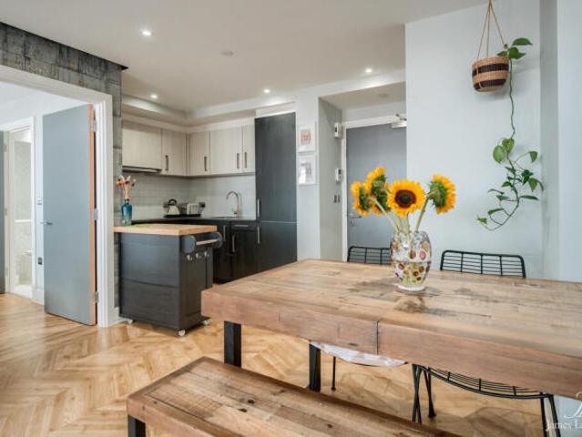 Apartment for sale in Beaufort, Wales