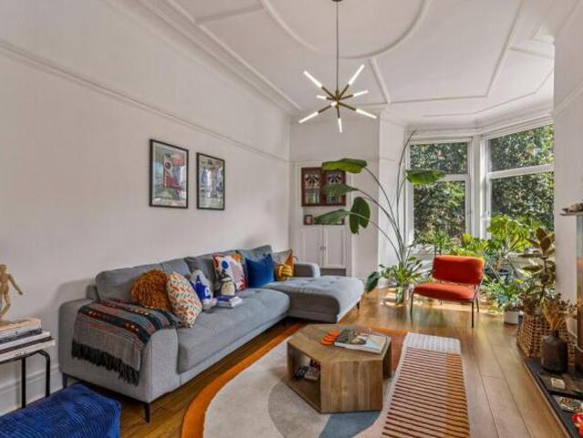Apartment for sale in Shawlands, Scotland