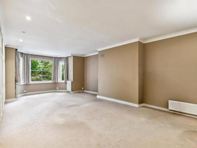 Apartment for sale in Belsize Park, Greater London
