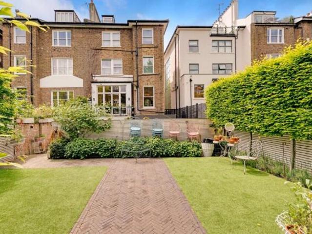 Apartment for sale in Belsize Park, Greater London