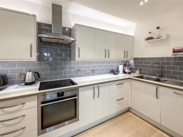 Apartment for sale in Five Acres, Hertfordshire