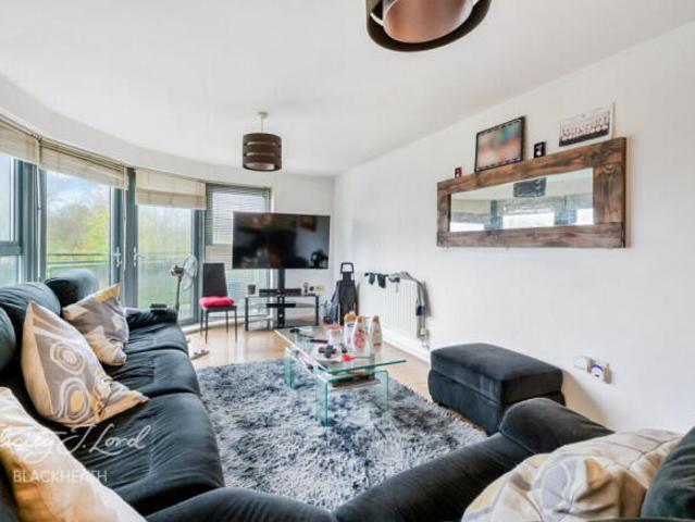 Apartment for sale in Royal Borough of Greenwich, Greater London