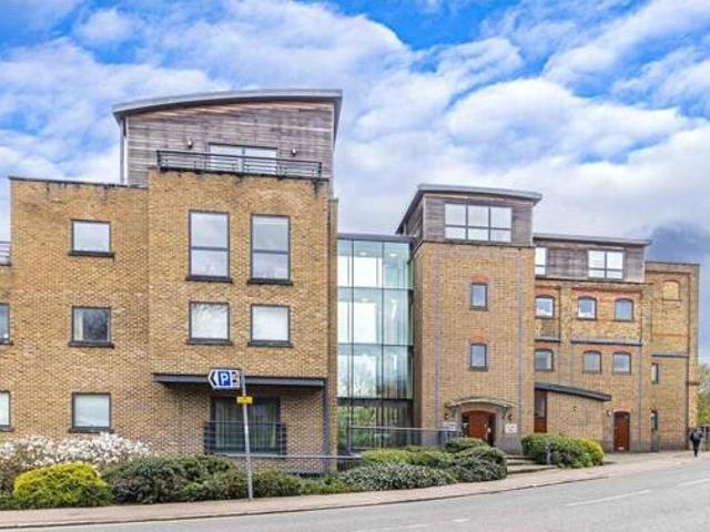 House for sale in Ashlyns Estate, Pouchen End