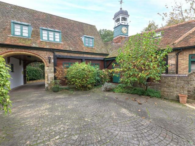 Terraced House for sale in Kingston Upon Thames