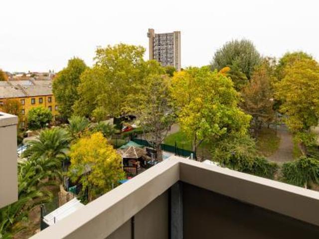 Apartment for sale in North Kensington, Greater London
