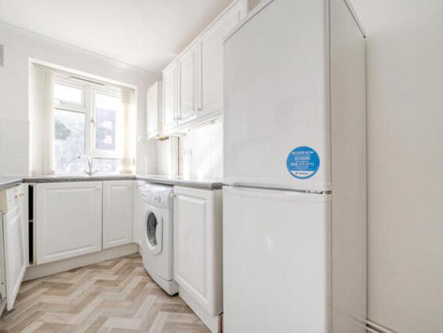 Apartment for sale in Eltham, Greater London