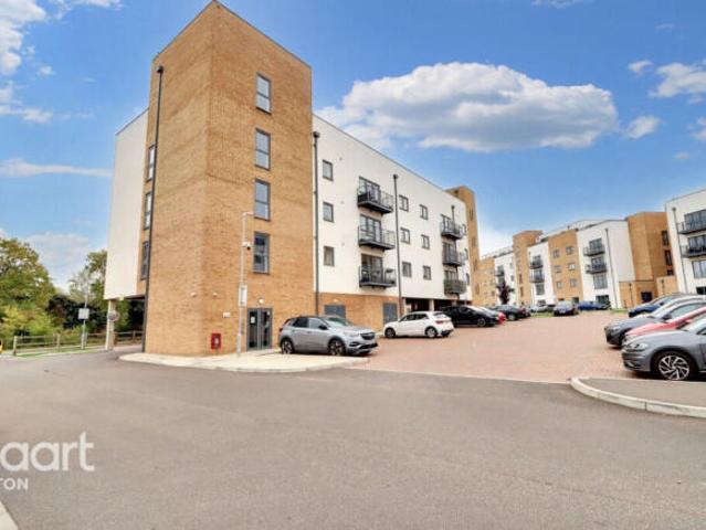 Apartment for sale in Spring Park, Luton