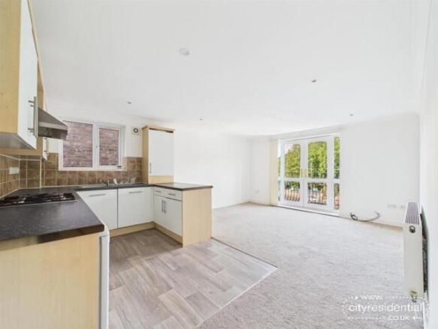Apartment for sale in Woolton, Calderstones