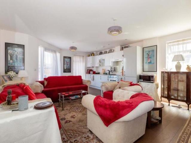 Apartment for sale in Slough