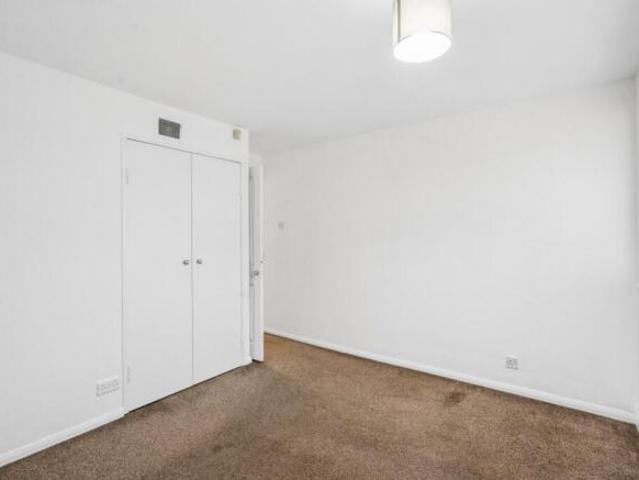 Apartment for sale in Watford, Hertfordshire